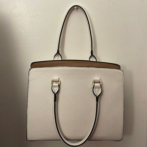 Used comes with lil bag inside